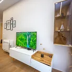 4 By Terrace Apartment *