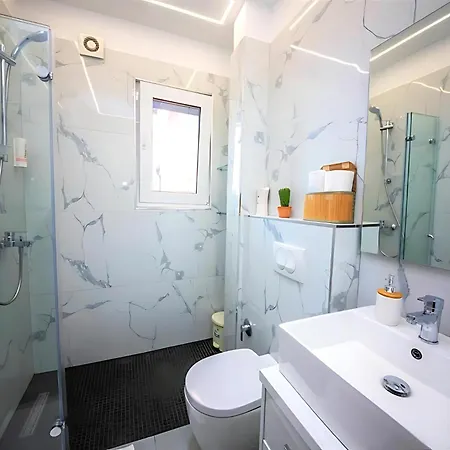 4 By Terrace Apartman Tirana